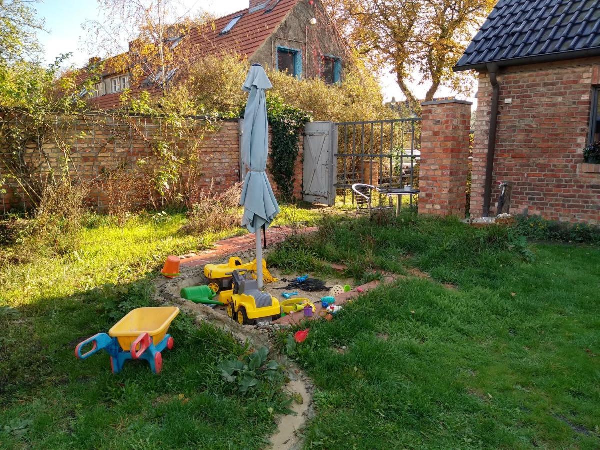 Grosse Wohnung / Haushaelfte In Peetzig Am See Angermunde Dış mekan fotoğraf